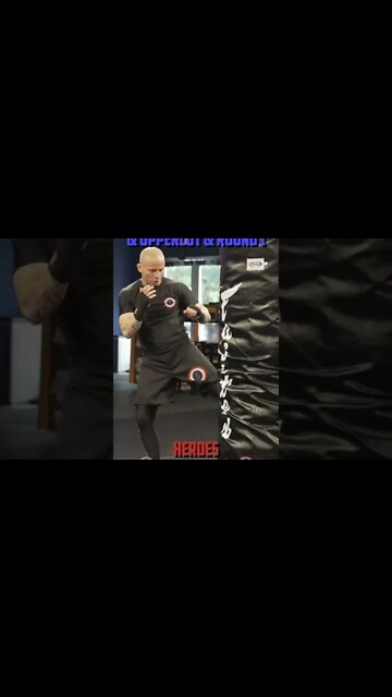 Heroes Training Center | Kickboxing "How To Double Up" Hook & Uppercut & Uppercut & Round 1 #Shorts