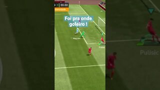 Goleiro passo que nem loko !