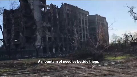 A Mariupol resident says they heard that young Nazis on opioids burned apartments