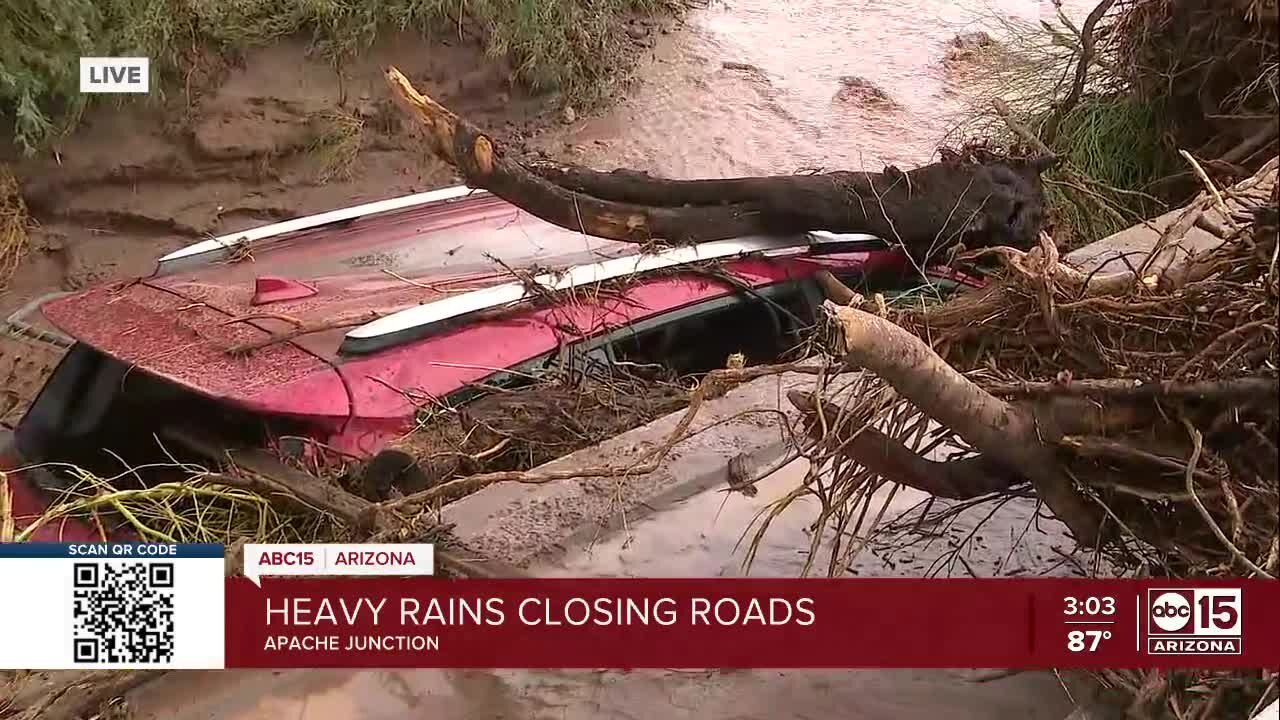 Heavy rain causing floods in Apache Junction