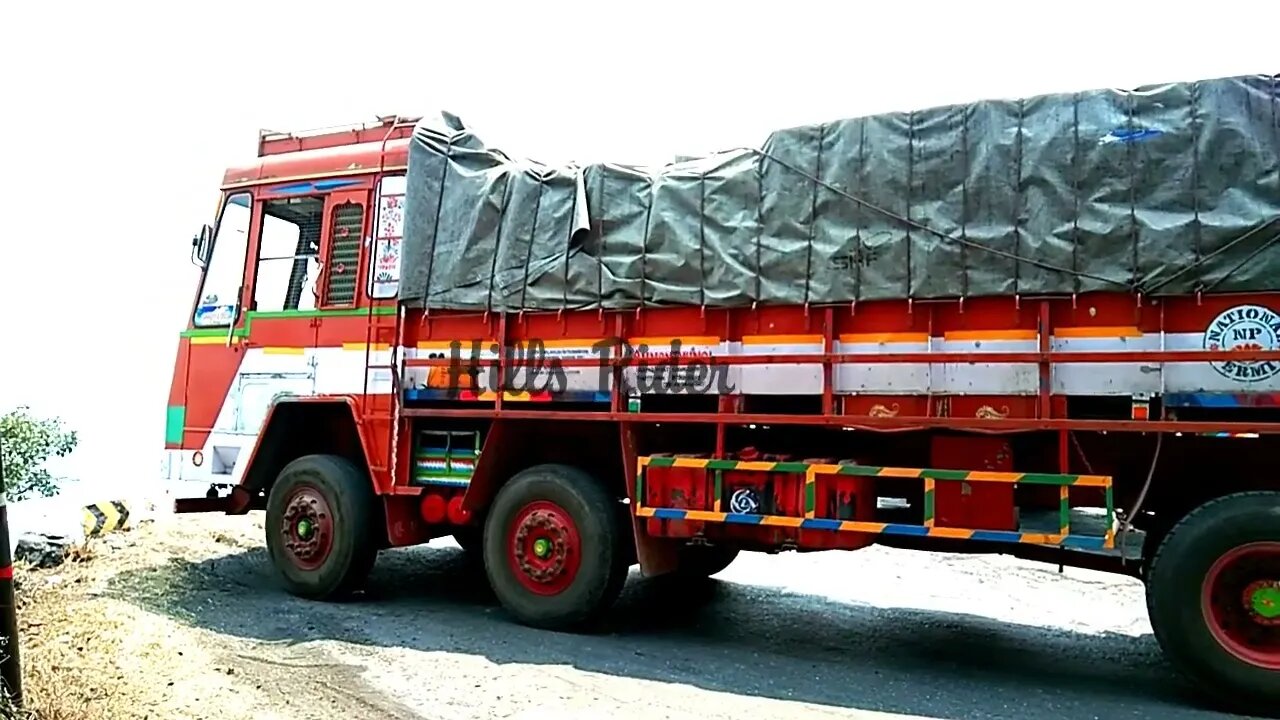 10 WheelHeavy Load Lorries Very Struggle of Turning On 9/27 Hairpin bend at Dhimbam Hills Uk07 rider