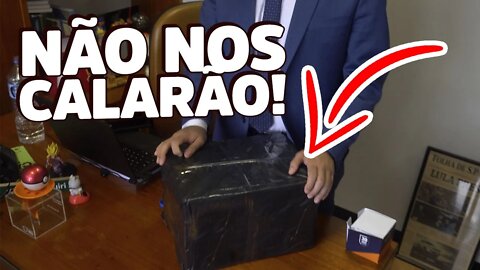 Mandaram uma caixa preta suspeita pro meu gabinete: NÃO VÃO NOS INTIMIDAR!