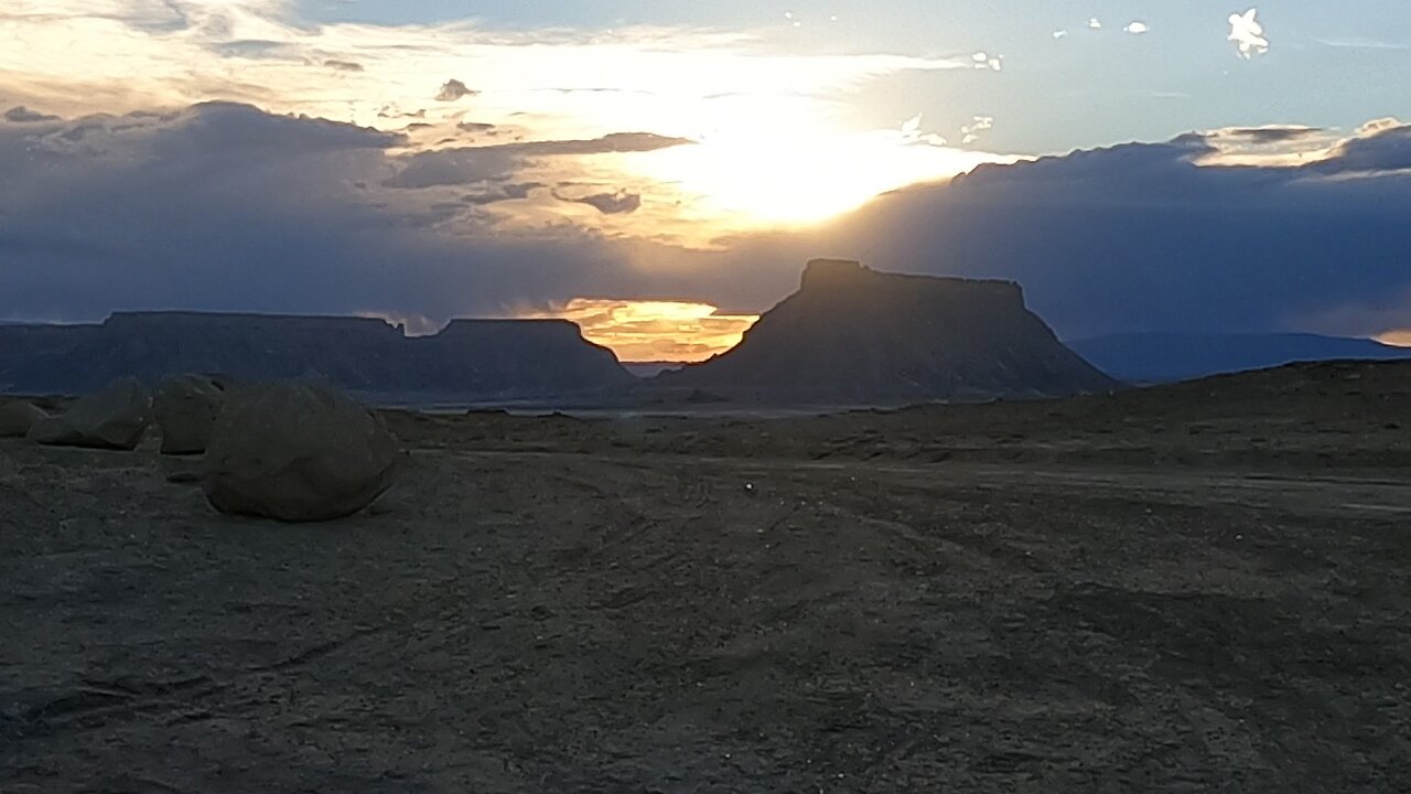 Sunset @ Skyline View View Overlook @ Factory Butte Near Hanksville Utah