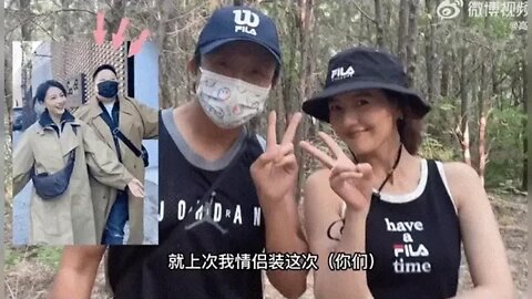 高圆圆分享爬山vlog，素颜出镜笑容甜美，身边多人陪同心情