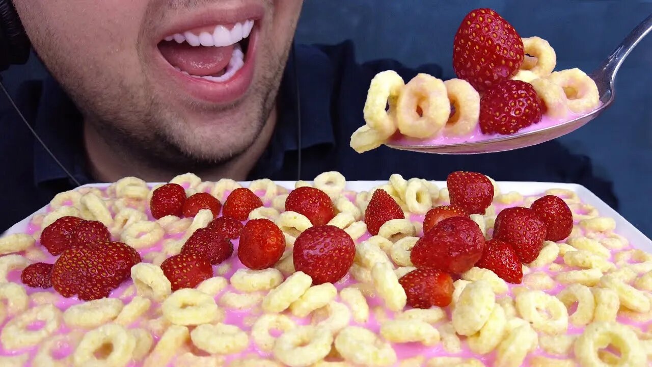 ASMR EXTREME CRUNCHY EATING SOUNDS (FRUIT LOOPS + CHERRY MILK + MINI STRAWBERRY) NO TALKING