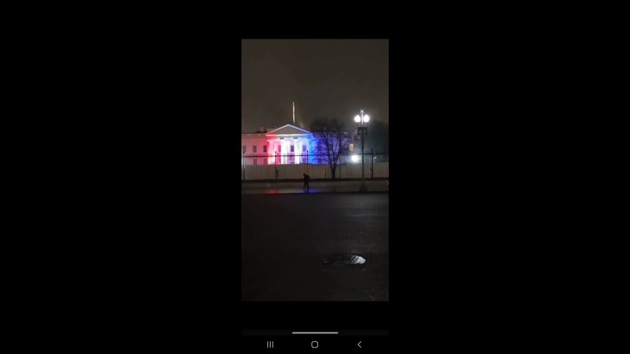 Lights at the Whitehouse look red white and blue when it got dark.