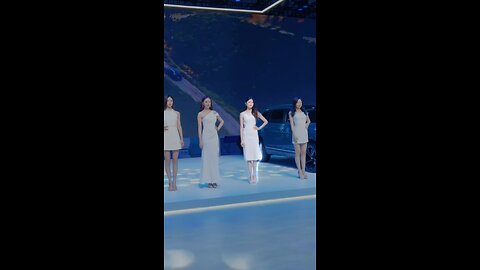 美女车模集体亮相33