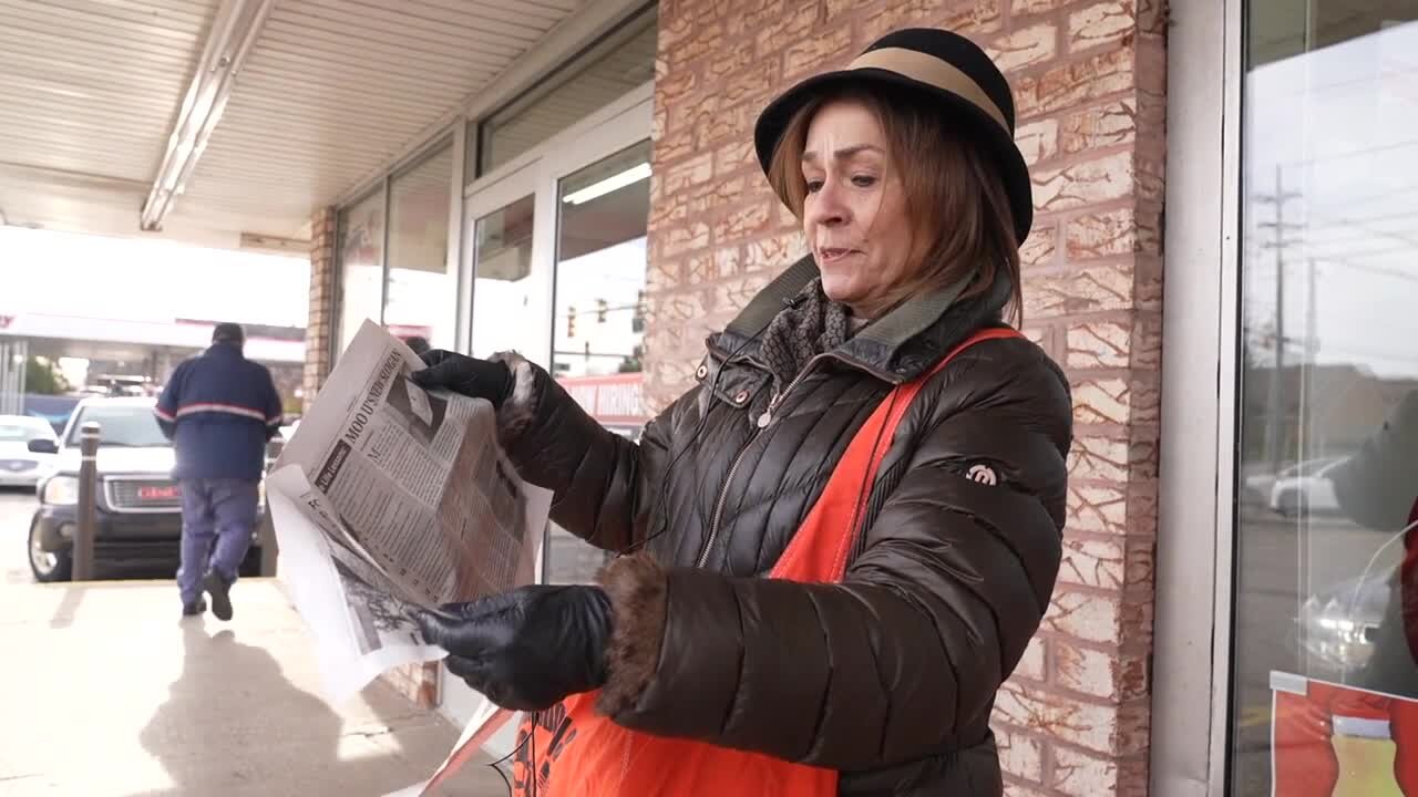 Lansing Old Newsboys hands out spoof newspapers for a good cause