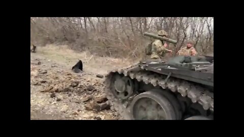 TWO RUSSIAN T-72B TANKS ARE TRAPED!