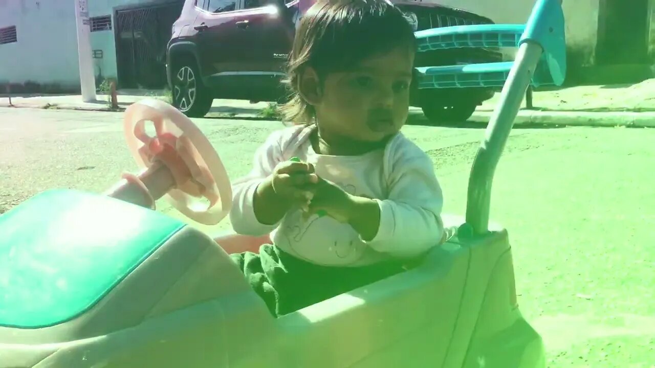 Passeio De Ferrari Rosa da LOLO BABYLOVE !