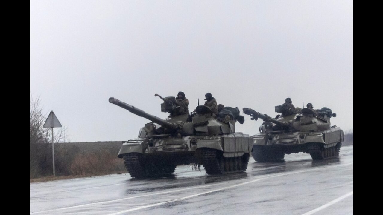 Raw Video | Russian tanks seen entering Ukraine
