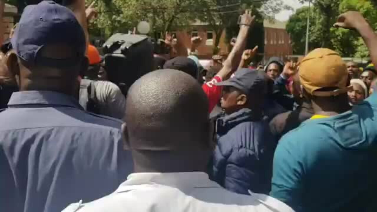 Alex protesters outside the City of Joburg regional offices in Sandton (Ltu)