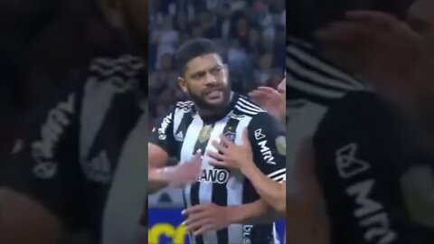 Quem ganha na queda de Braço, Hulk ou Daronco? #hulk #galo #daronco #futebol #short #atleticomineiro