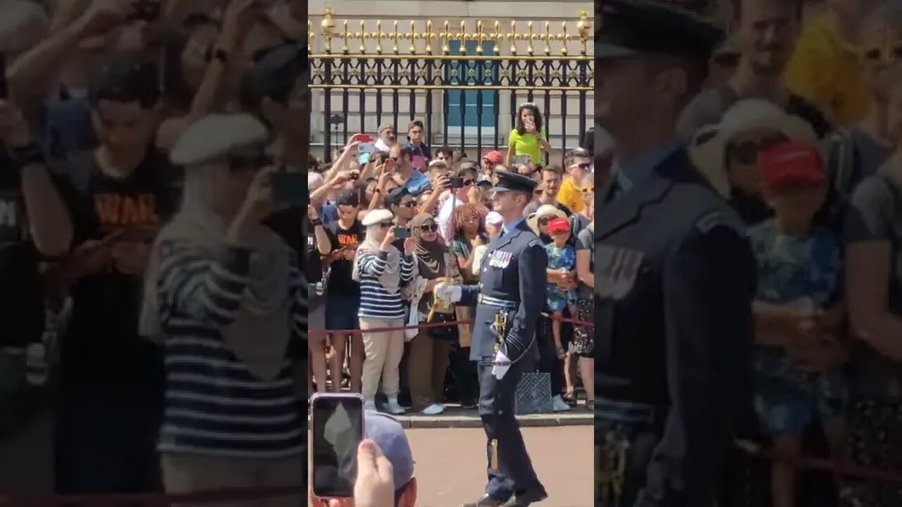 changing of the Guards Buckingham Palace #buckinghampalace