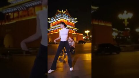 Check Out This Chinese Girl on the Streets of China