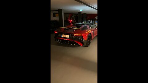 LAMBORGHINI AVENTADOR SV SHOOTING FLAMES