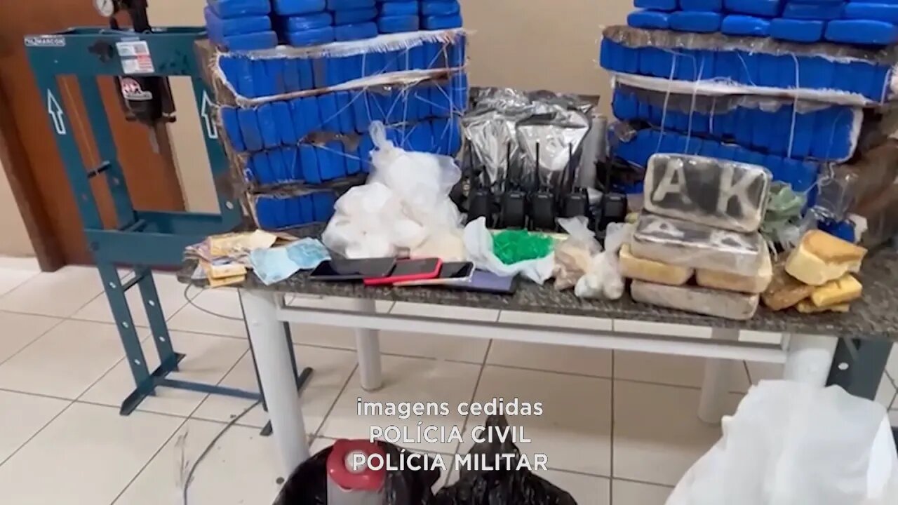 Coronel Fabriciano: Polícia apreende quase 200 tabletes de maconha em operação e prende 4 pessoas.