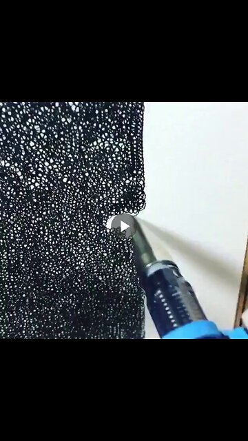 A painting made up of countless circles, by Stefano Padoan.