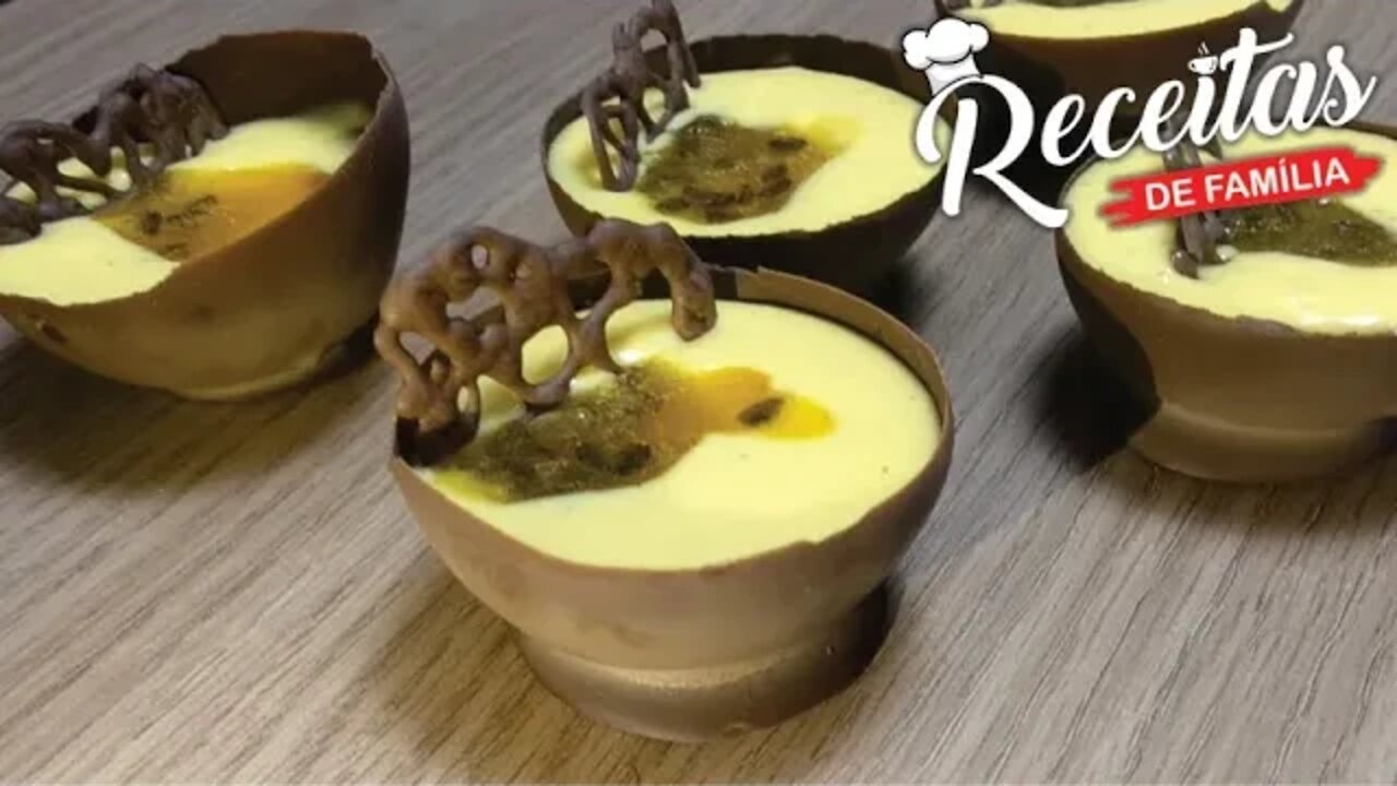 MOUSSE DE MARACUJÁ NA TACINHA DE CHOCOLATE