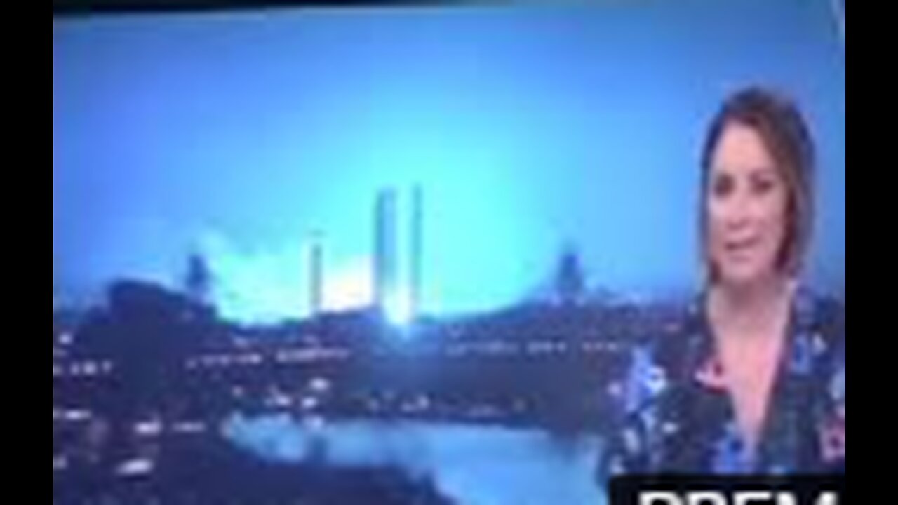 Eyes on the skys, wake up complacent N.Z, chem trails/UFO deception, been over you for years!