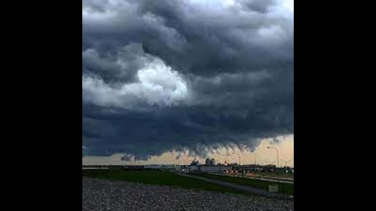 Storm of end of the world Attacks Austria! ⚠️ Giant hail, devastating winds hits Graz