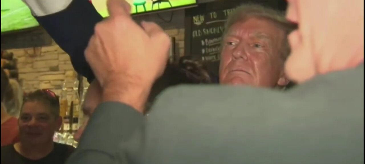 Watch: Donald Trump gets swarmed as he hands out pizza at Iowa pub