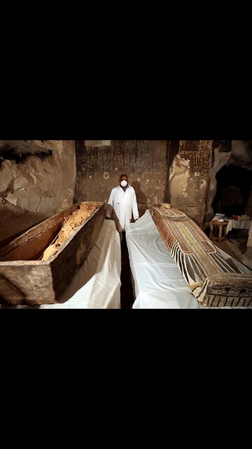 4300 YEAR OLD TOMBS JUST DISCOVERED IN EGYPT