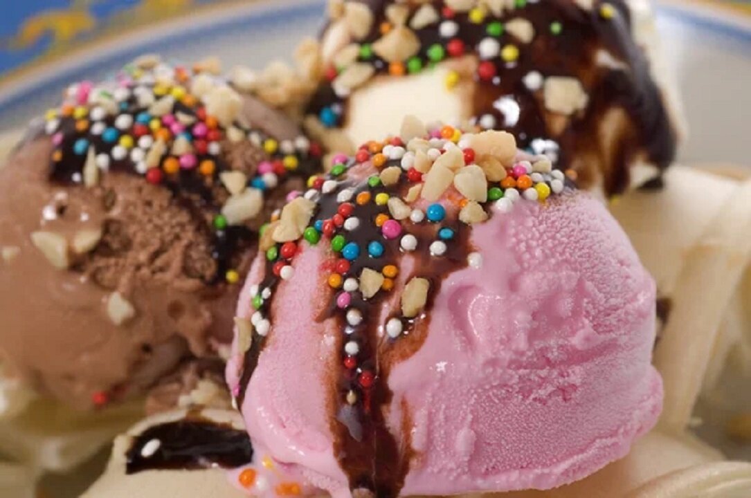 Strawberry Vanilla Chocolate Ice Cream - Strawberry Ice cream - Vanilla Ice Cream - Chocolate Cream