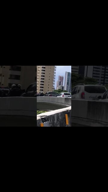 Polícia manda tirar bandeira de carro em Fortaleza