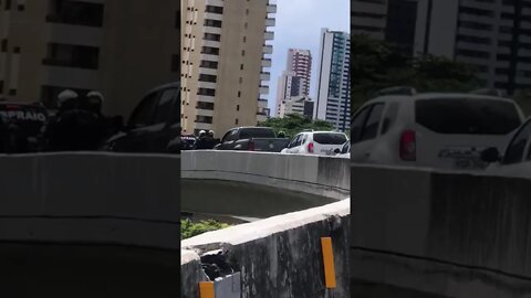 Polícia manda tirar bandeira de carro em Fortaleza