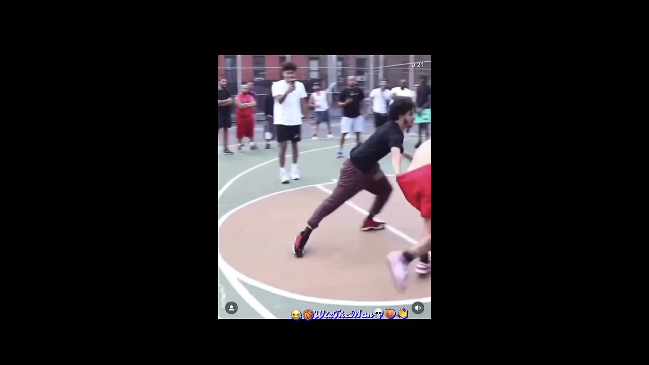 #😂 #lmao #🤣 #dead #💀 #basketball #🏀 #court #grab #👋 #peach #🍑 #🏟️ #gym