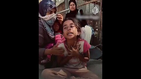 "هذا حياتي".. انهيار طفلة بغزة عقب استشهاد شقيقها #فيديو #حرب_غزة