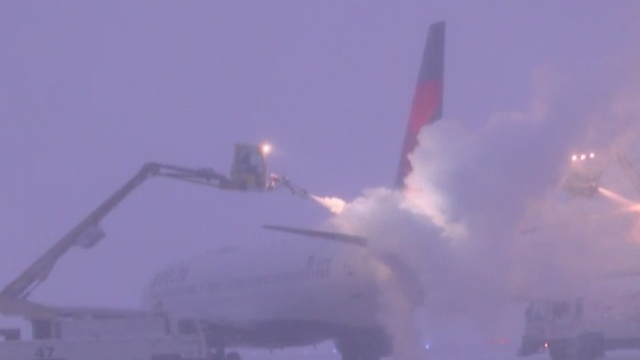 How planes are de-iced at DIA