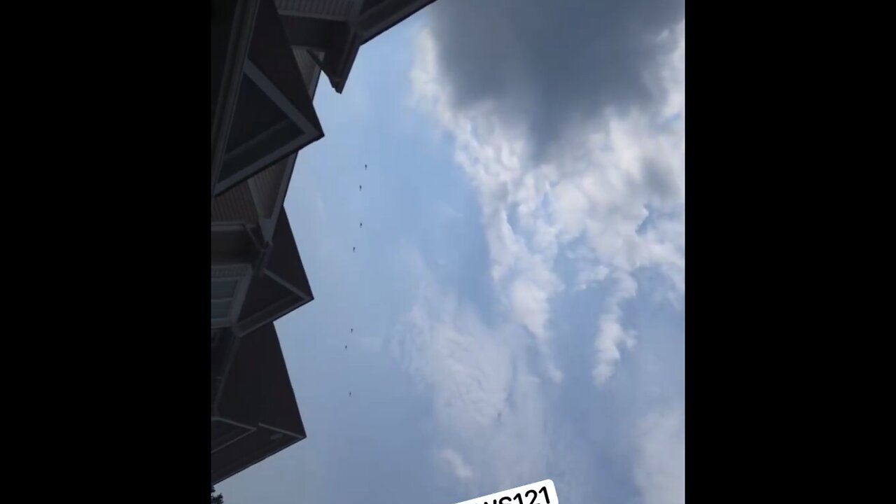 MILITARY HELICOPTERS☁️🚁👨‍🚀FLYING OVER WEST DES MOINES IOWA☁️🚁☁️🚁💫