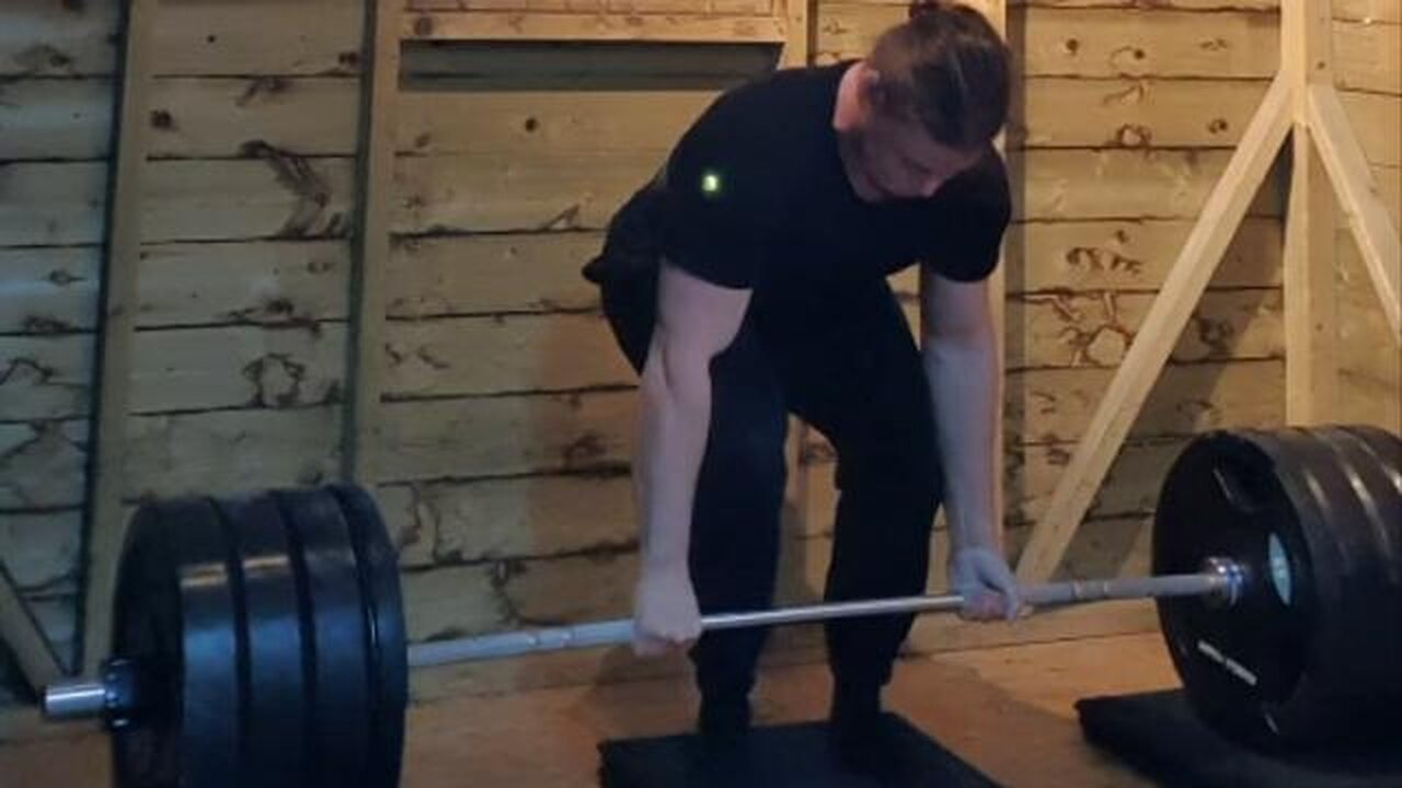 Easy 190 Kgs Deadlift Heavy single. Fastest it's moved yet! I knew 210 Kgs was DONE after this.