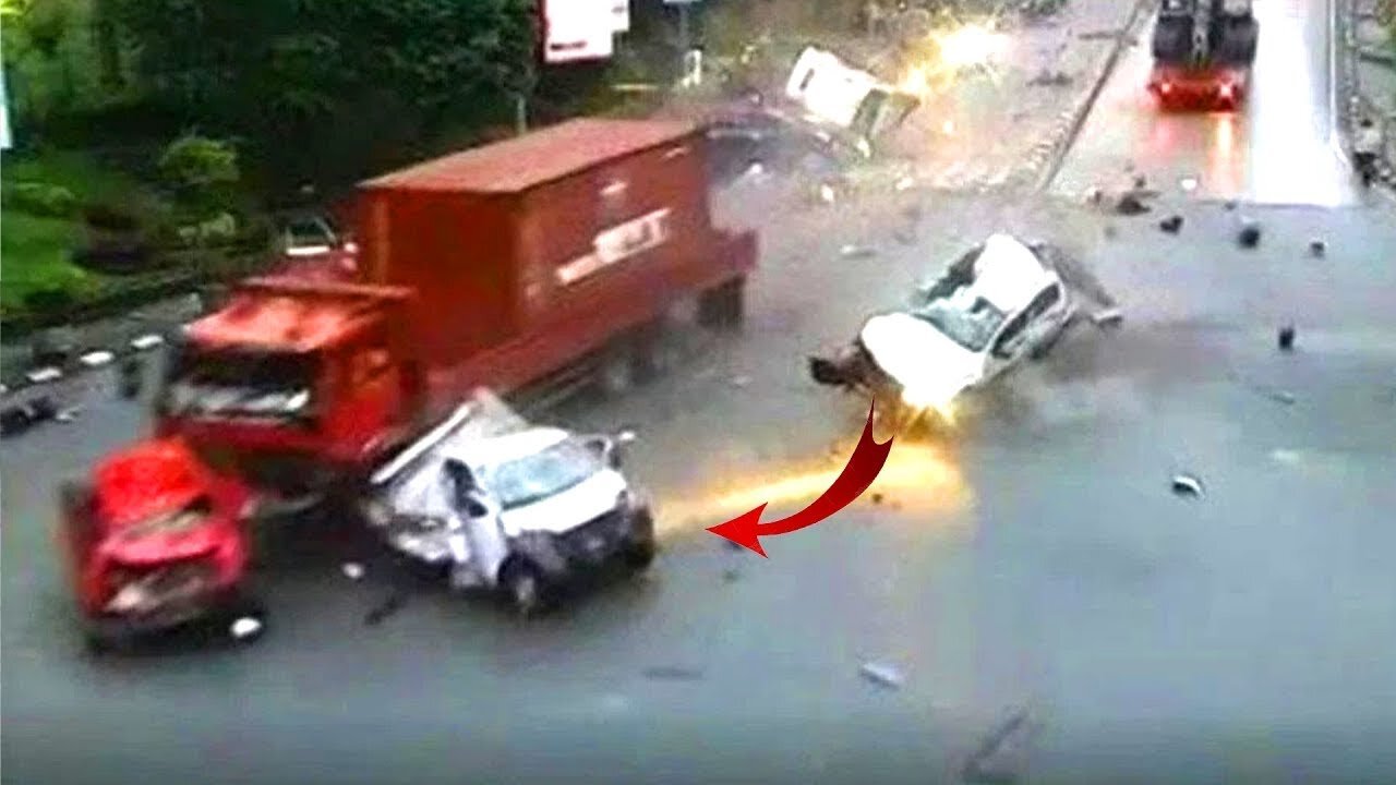 IDIOT DRIVERS CAUGHT ON CAMERA! Stupid Driving FAILS Compilation