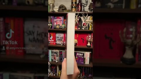 My last 5 star read ~ I loved this book 📚📕📖 Buffy the vampire slayer sequel #shorts #books #buffy
