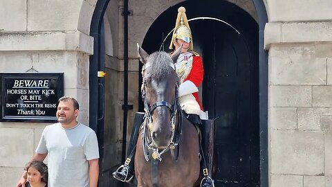 mumma to the rescue #horseguardsparade