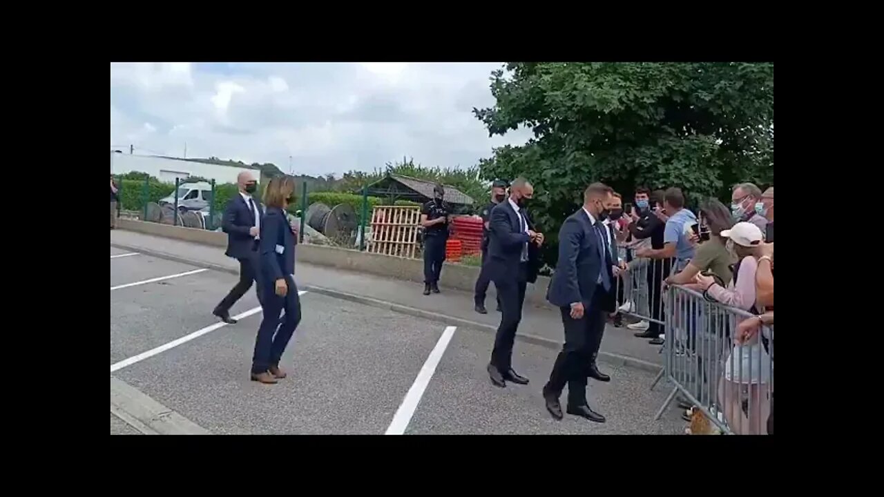 فرانس کے صدر کو تماچہ پڑا