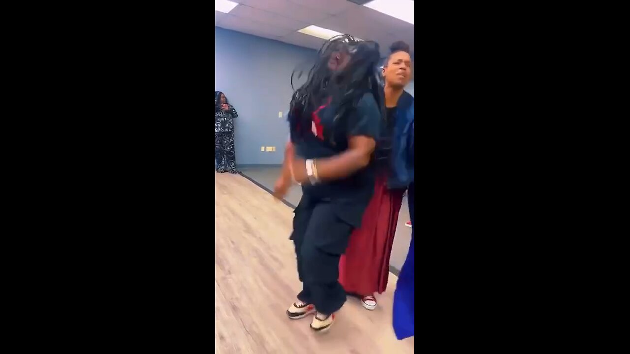 yes put those sneakers to work 🏃🏽‍♀️👟👟 praise break