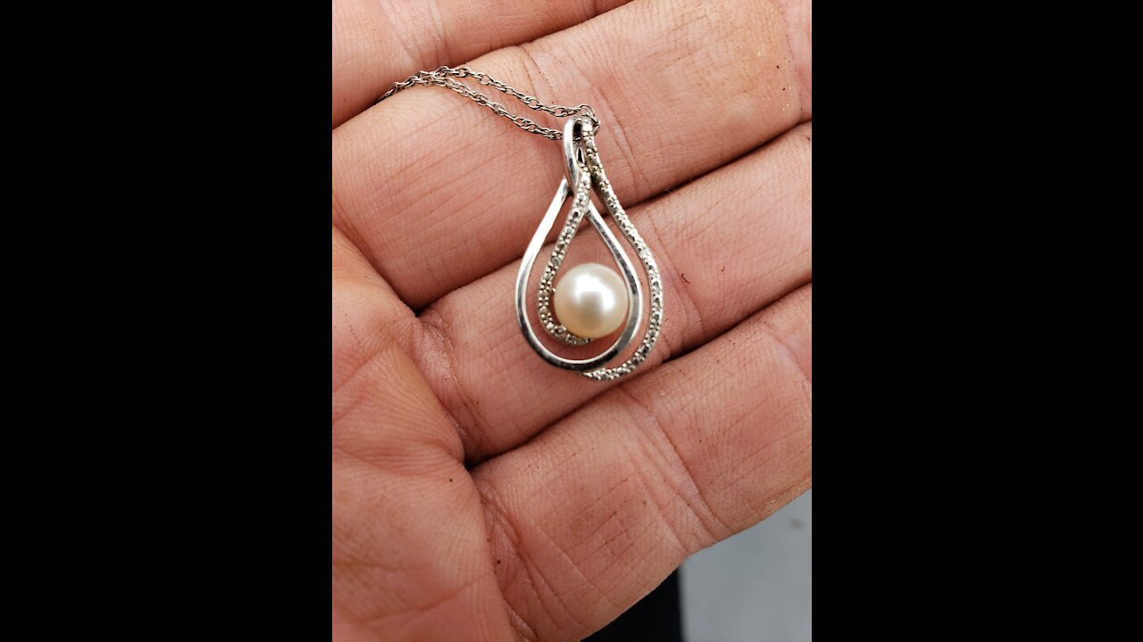 Silver necklace with pearl found metal detecting, Minelab Equinox 800. Washington State treasure.