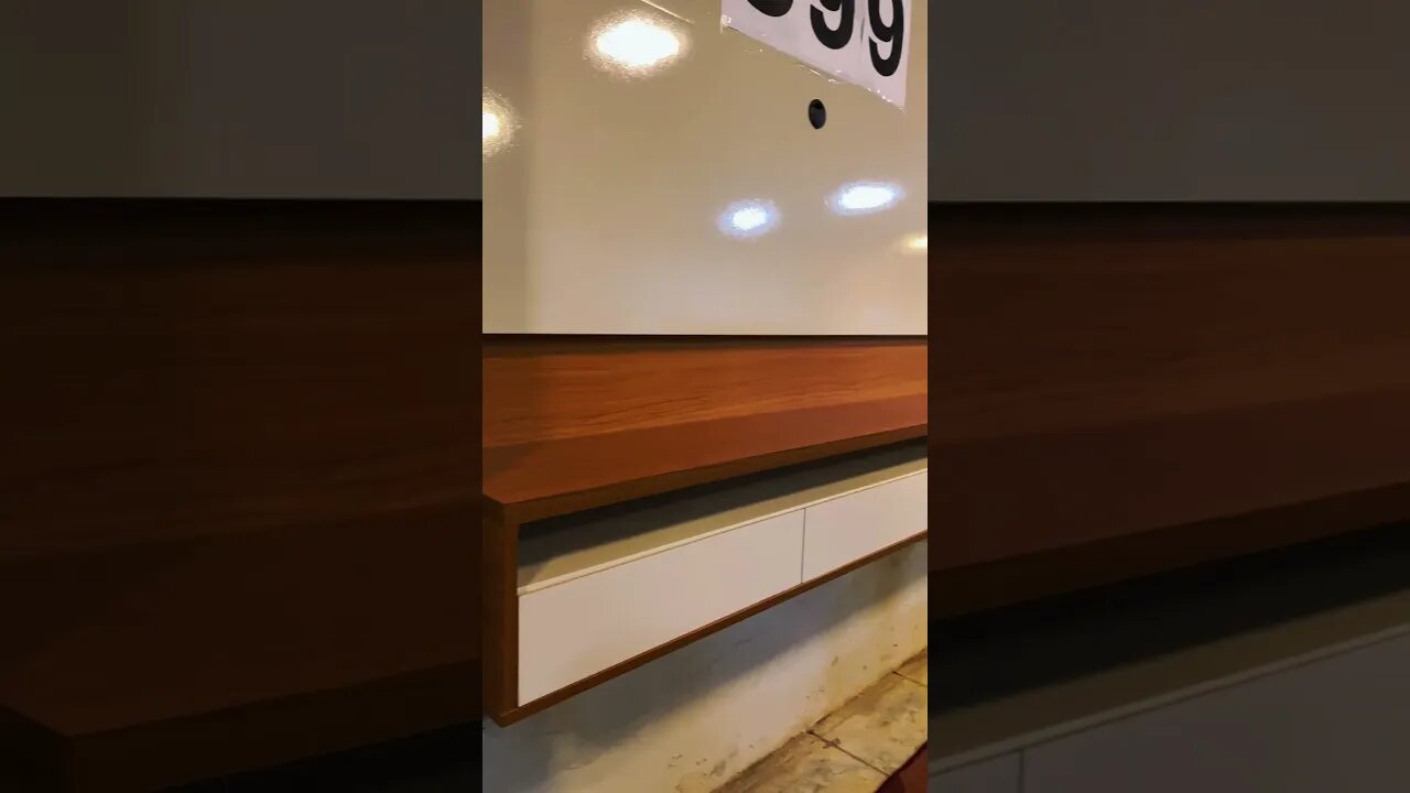 O Painel Savoy Para TV Até 65 Polegadas EDN Móveis possui um design moderno e bonito!