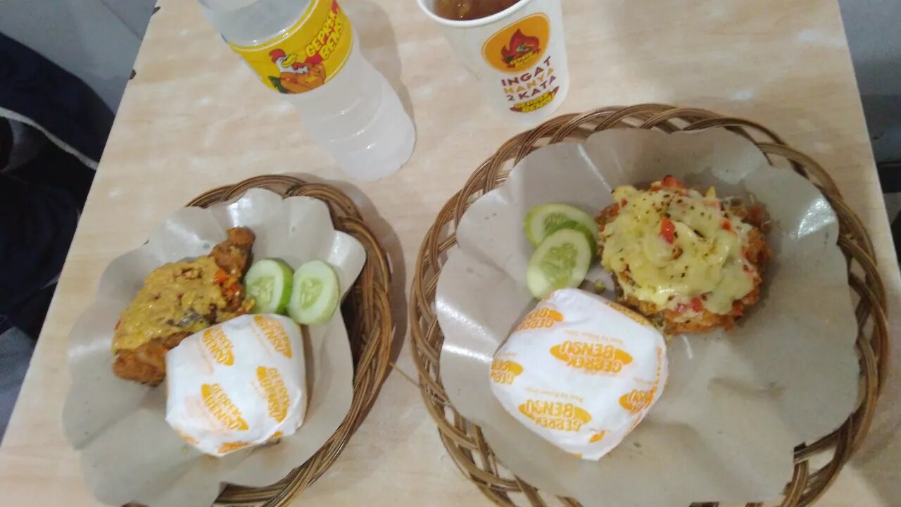 Cobain Ngeprek Bensu Leleh Level 10, Geprek Bensu Telur Asin