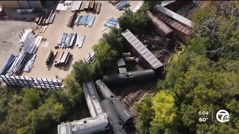 16 train cars derailed in Warren
