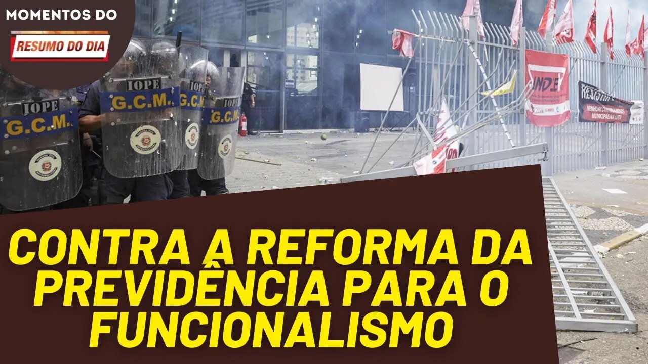 Protesto de servidores municipais em frente à Câmara Municipal de SP | Momentos do Resumo do Dia