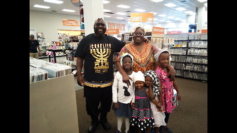 BISHOP AZARIYAH: FAMOUS HEBREW BIBLE COLLEGE PROFESSOR WITH HIS BEAUTIFUL FAMILY