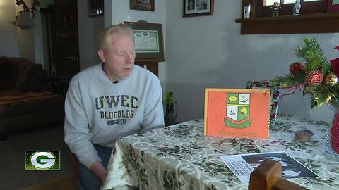 Packers fan holds historic Ice Bowl memorabilia