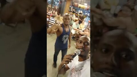 Latrell e as Branquelas no samba