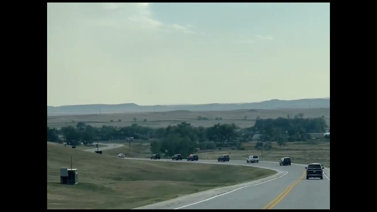 TRUMP❤️🇺🇸🚓🛻🚙CRUISING WITH MOTORCADE TO SOUTH DAKOTA💙🇺🇸🚙🛻🚗🚔🚑🚐