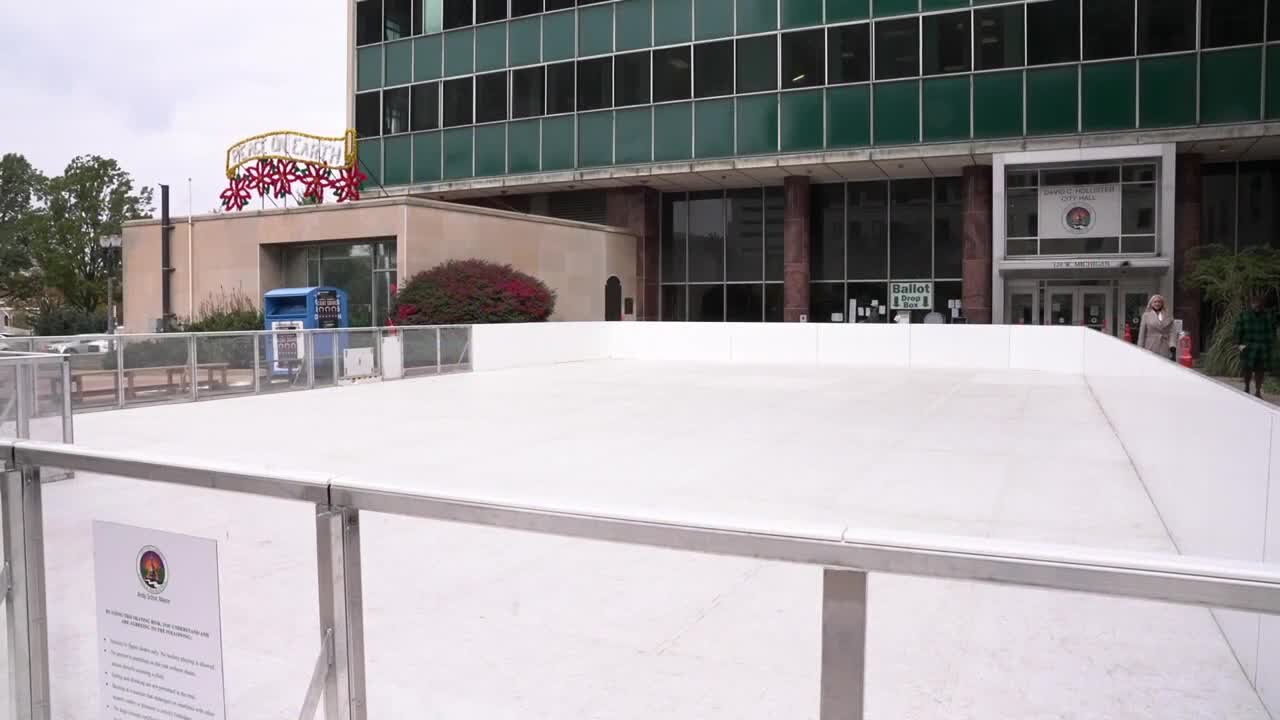 Skating rink reopens in downtown Lansing